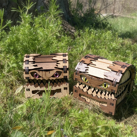 Mimic Chest (Maple) with Dice Set